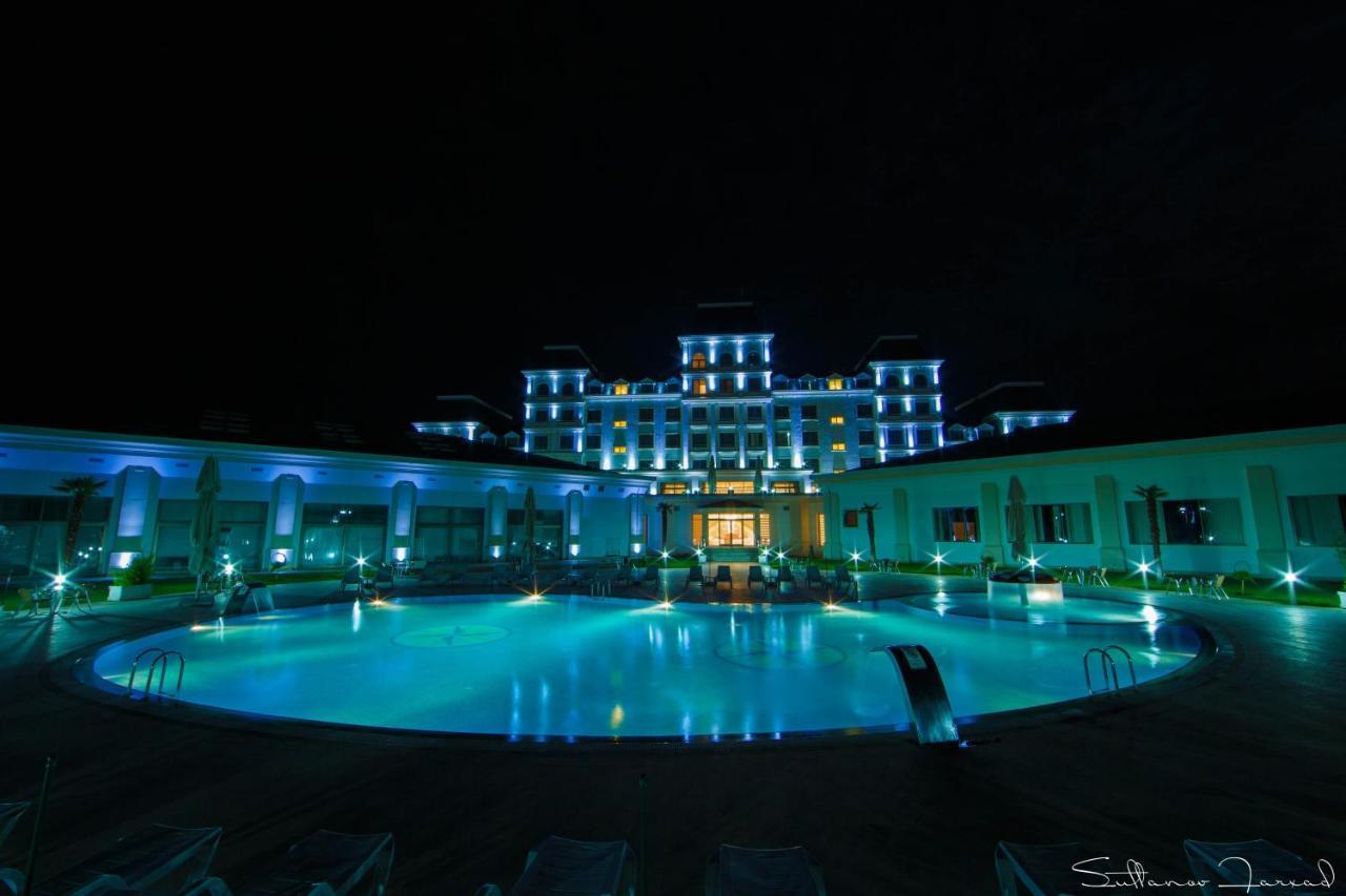 Gabala Garden Hotel Exterior foto The pool at the hotel