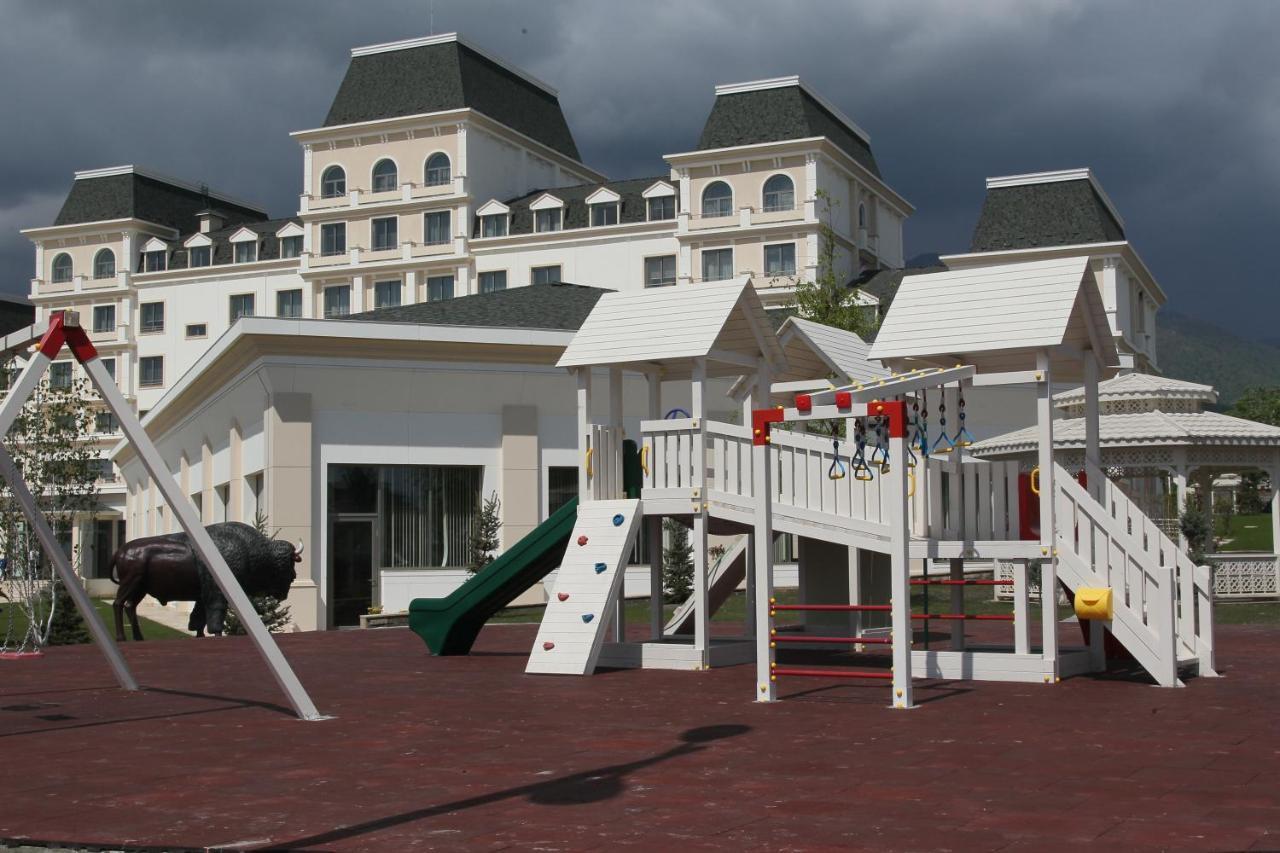 Gabala Garden Hotel Exterior foto Playground at the Grand Hotel