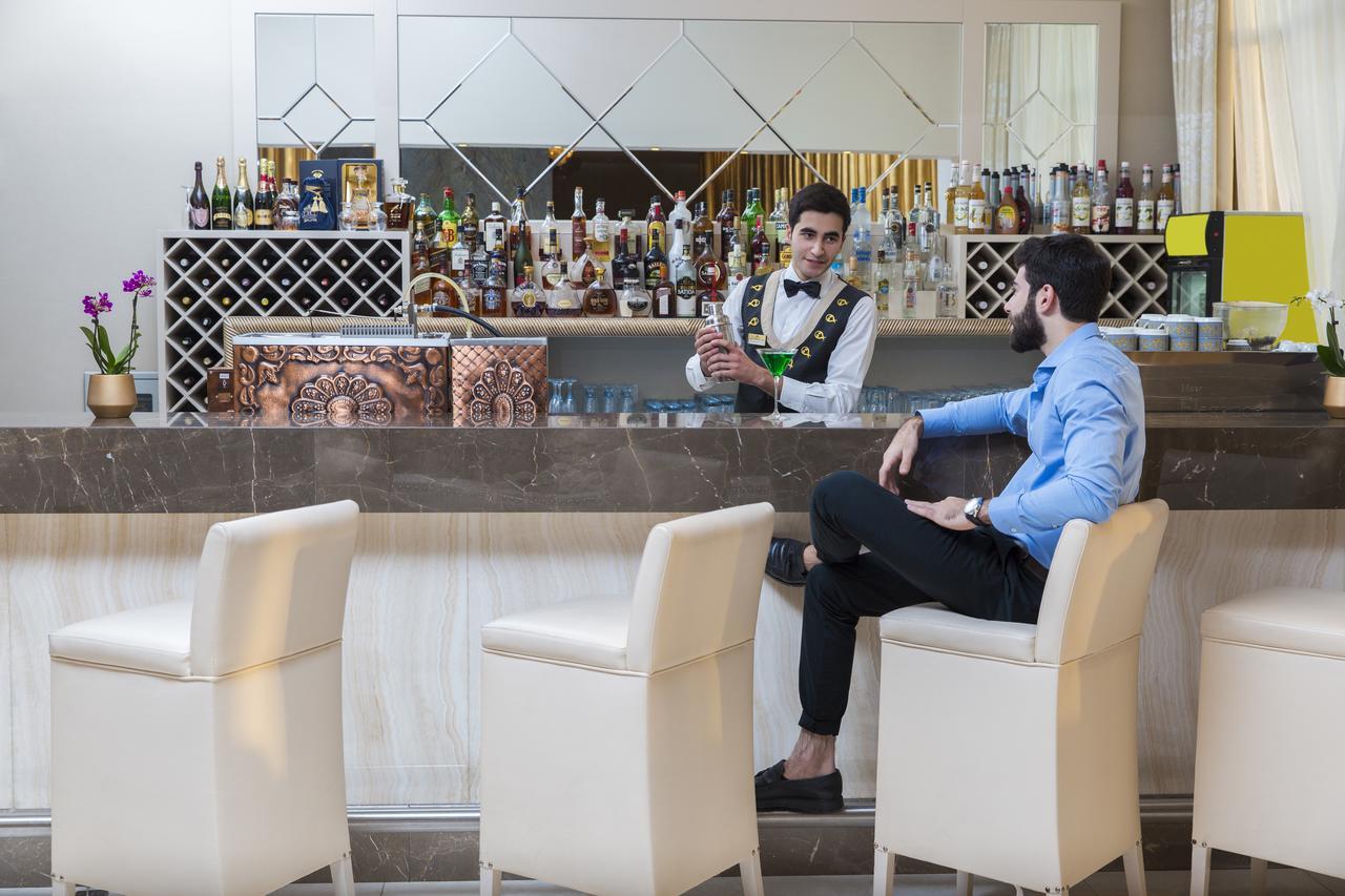 Gabala Garden Hotel Exterior foto A bartender at work